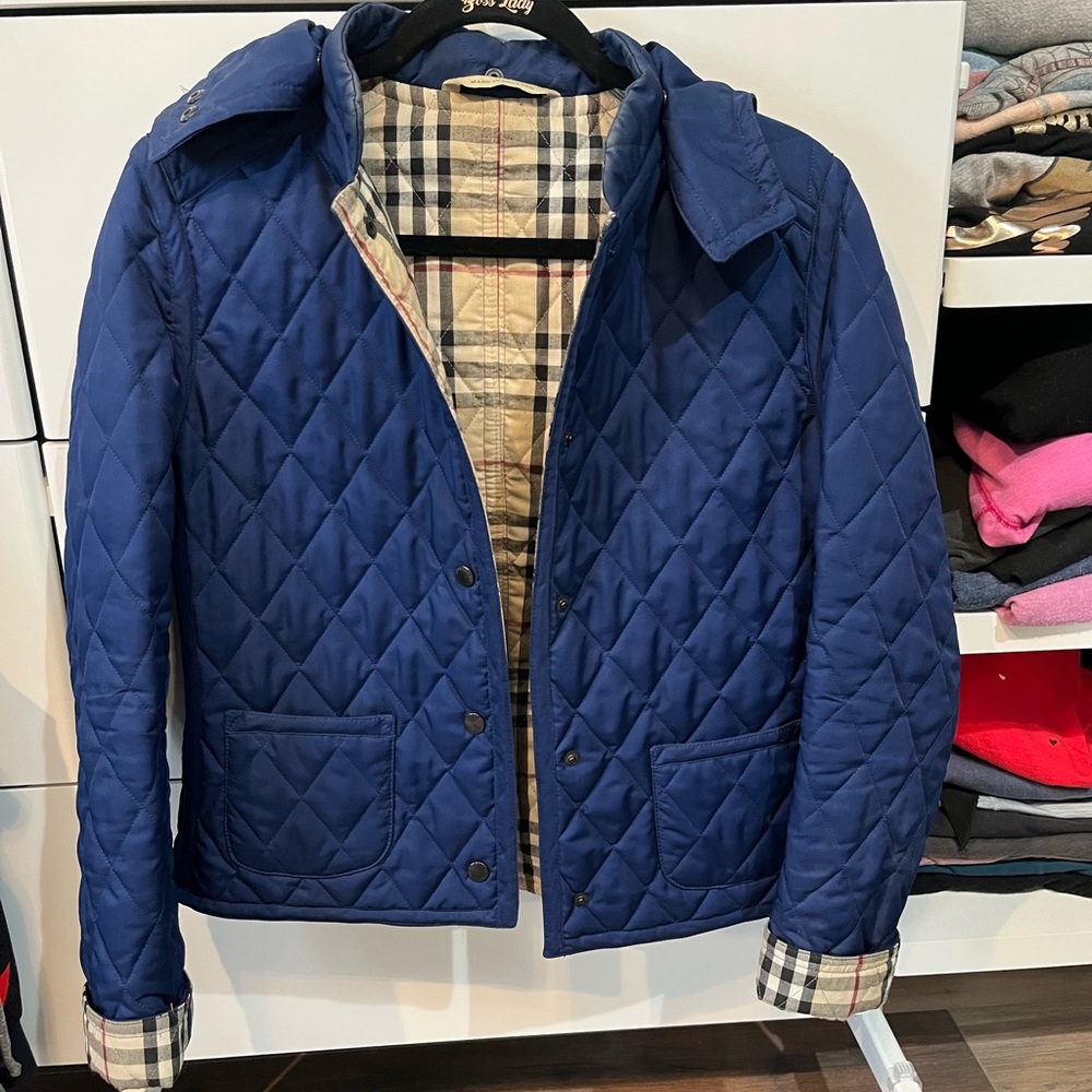 Authentic Burberry quilted jack in blue.